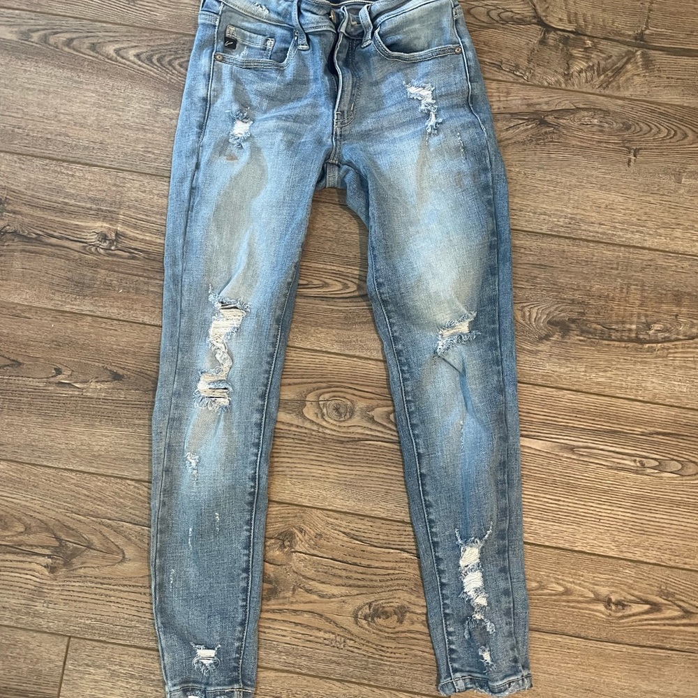 skinny jeans light wash with small rips size 24